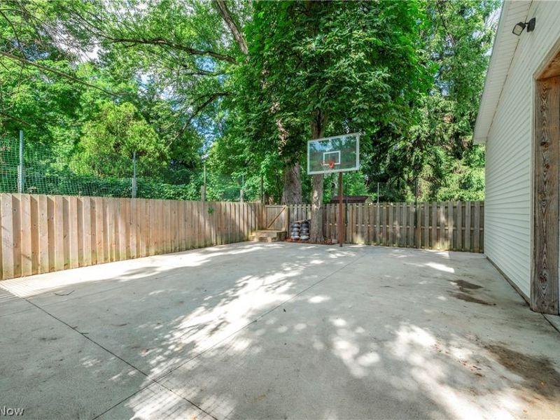 3809 Revere Court, Cleveland, OH 44109 Photo 6