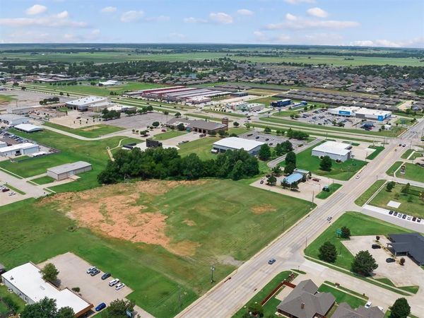 301 S Yukon Parkway, Yukon, OK 73099