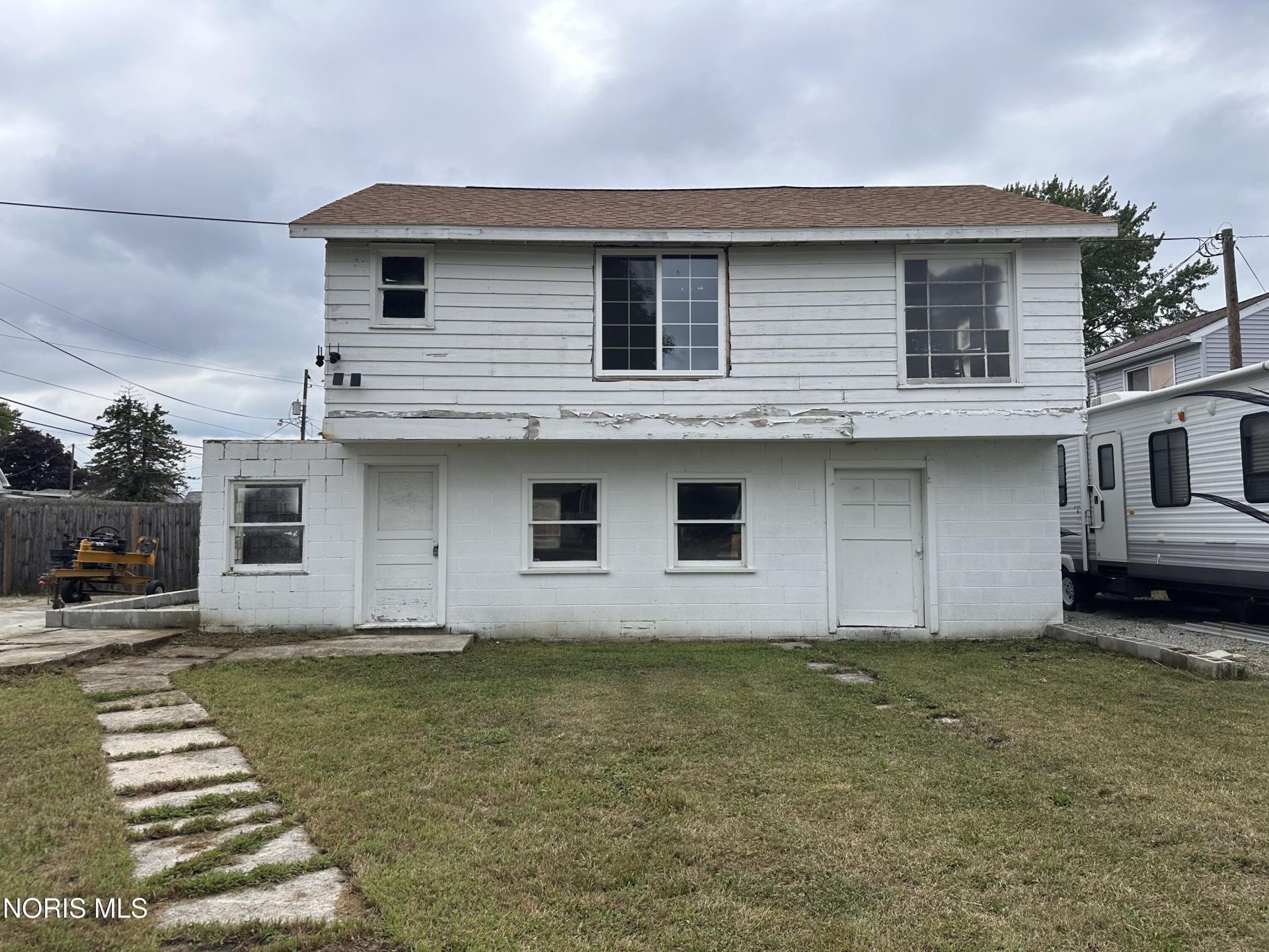 801 S Wood Street, Fostoria, OH 44830 Main Photo