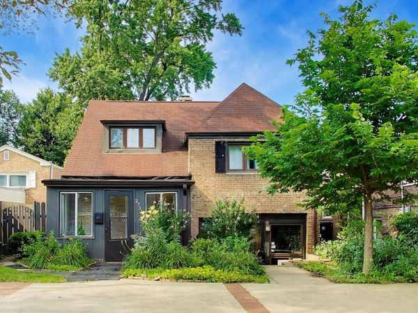 2711 Elgin Road , Evanston, IL 60201