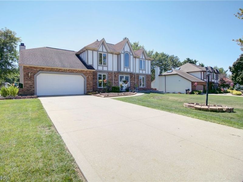 17639 Lexington Lane, Strongsville, OH 44136 Photo 2