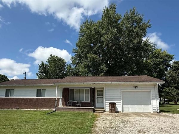 1003 W Main Street , Ramsey, IL 62080