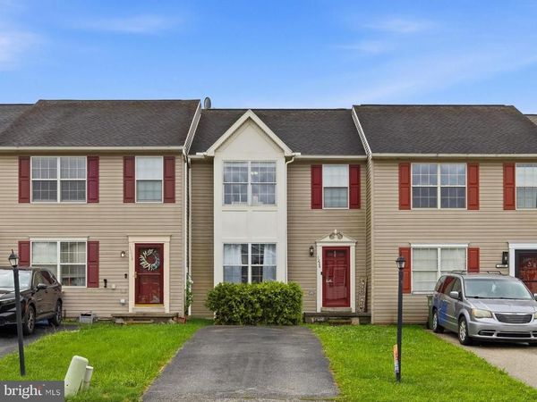 1226 WANDA DRIVE, HANOVER, PA 17331