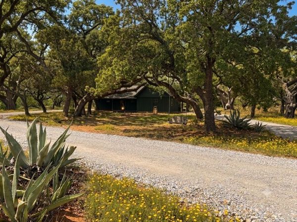 1609 County Road 207, Ovalo, TX 79541