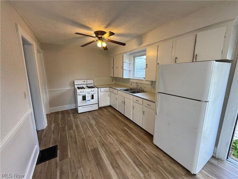 301-303 Roslyn Avenue NW, Unit 303, Canton, OH 44708 Photo 3