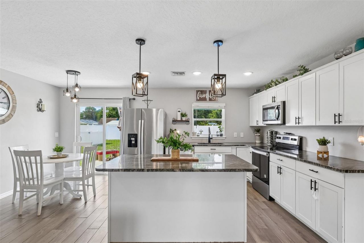 12020 Virginia Drive , Leesburg, FL 34788 Photo