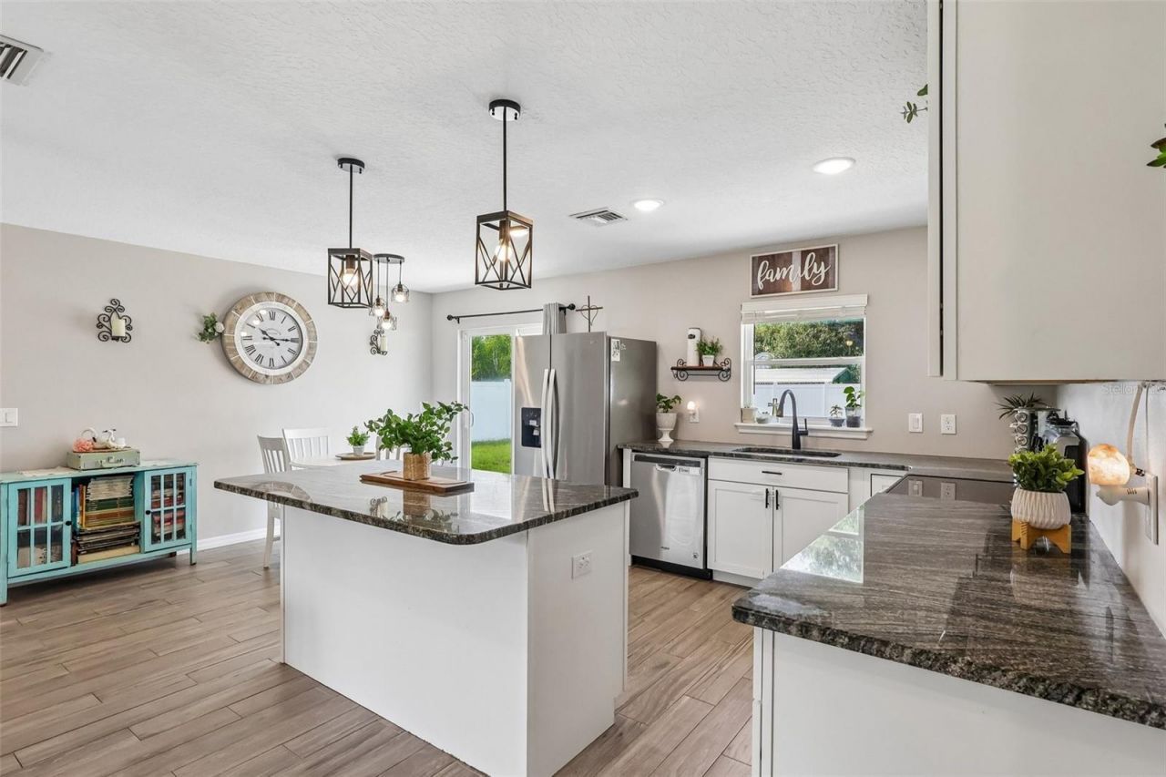 12020 Virginia Drive , Leesburg, FL 34788 Photo
