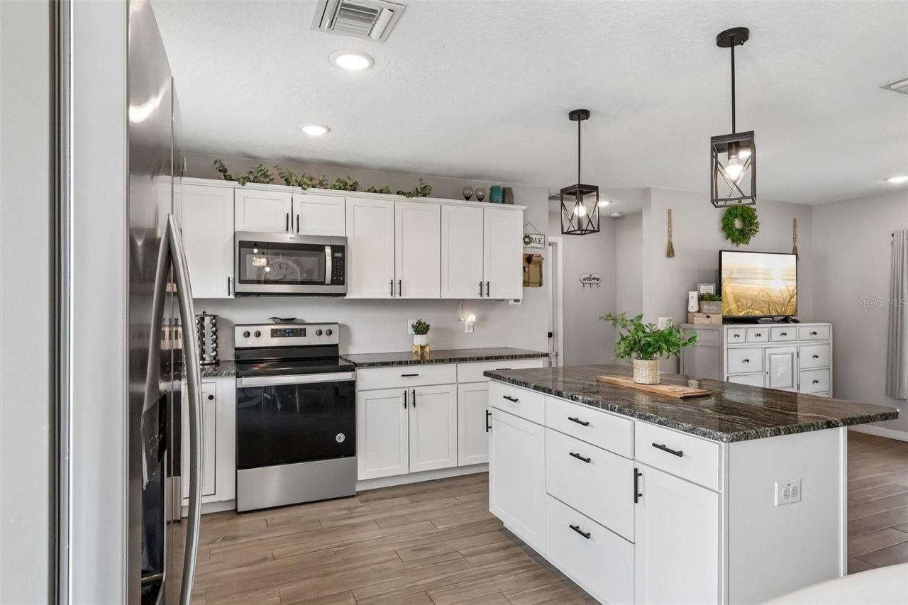 12020 Virginia Drive , Leesburg, FL 34788 Photo