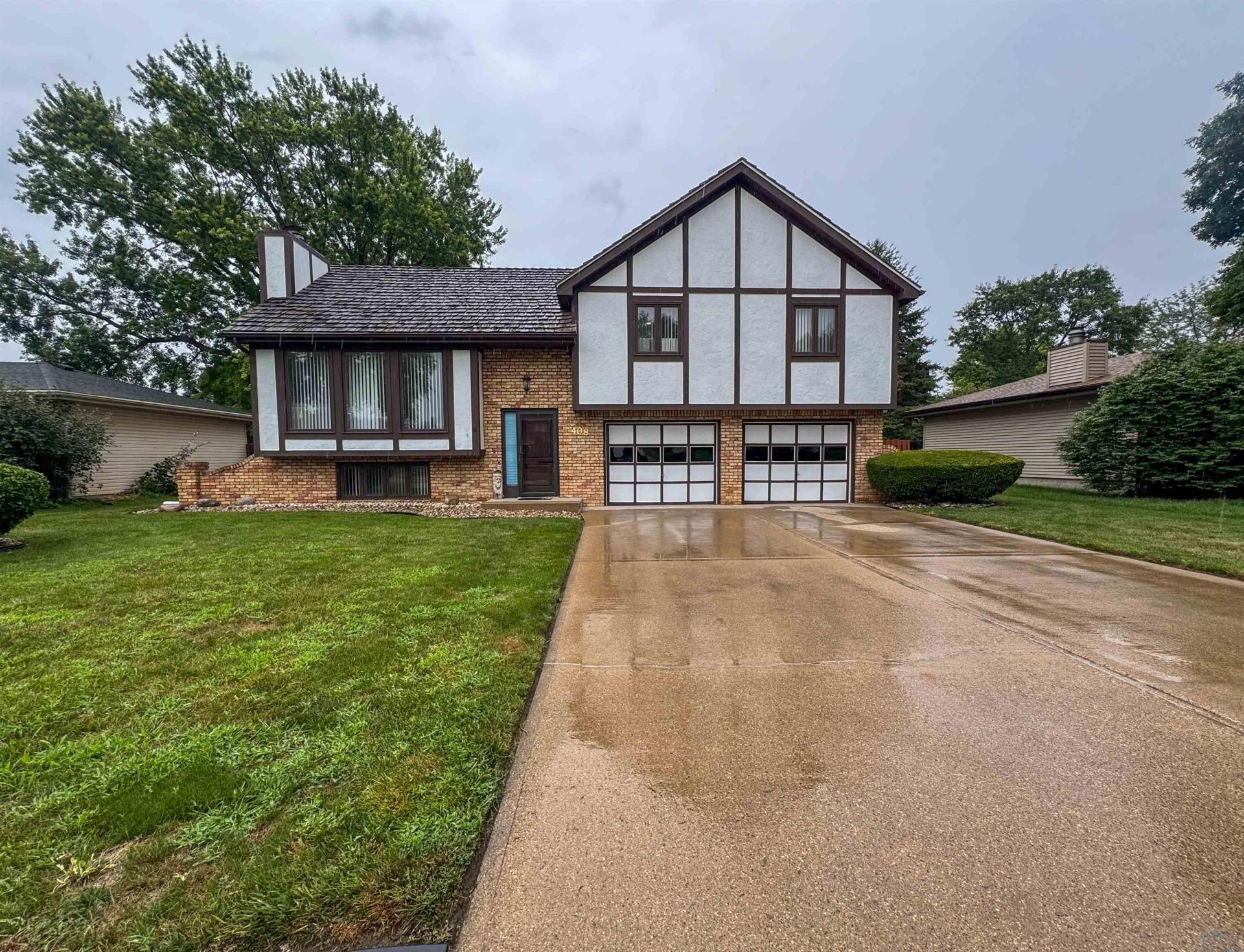 408 Broadmoor Dr, South Sioux City, NE 68776 Main Photo