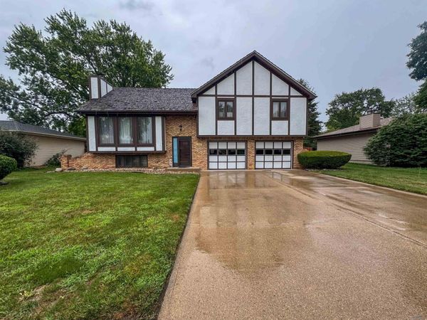 408 Broadmoor Dr, South Sioux City, NE 68776