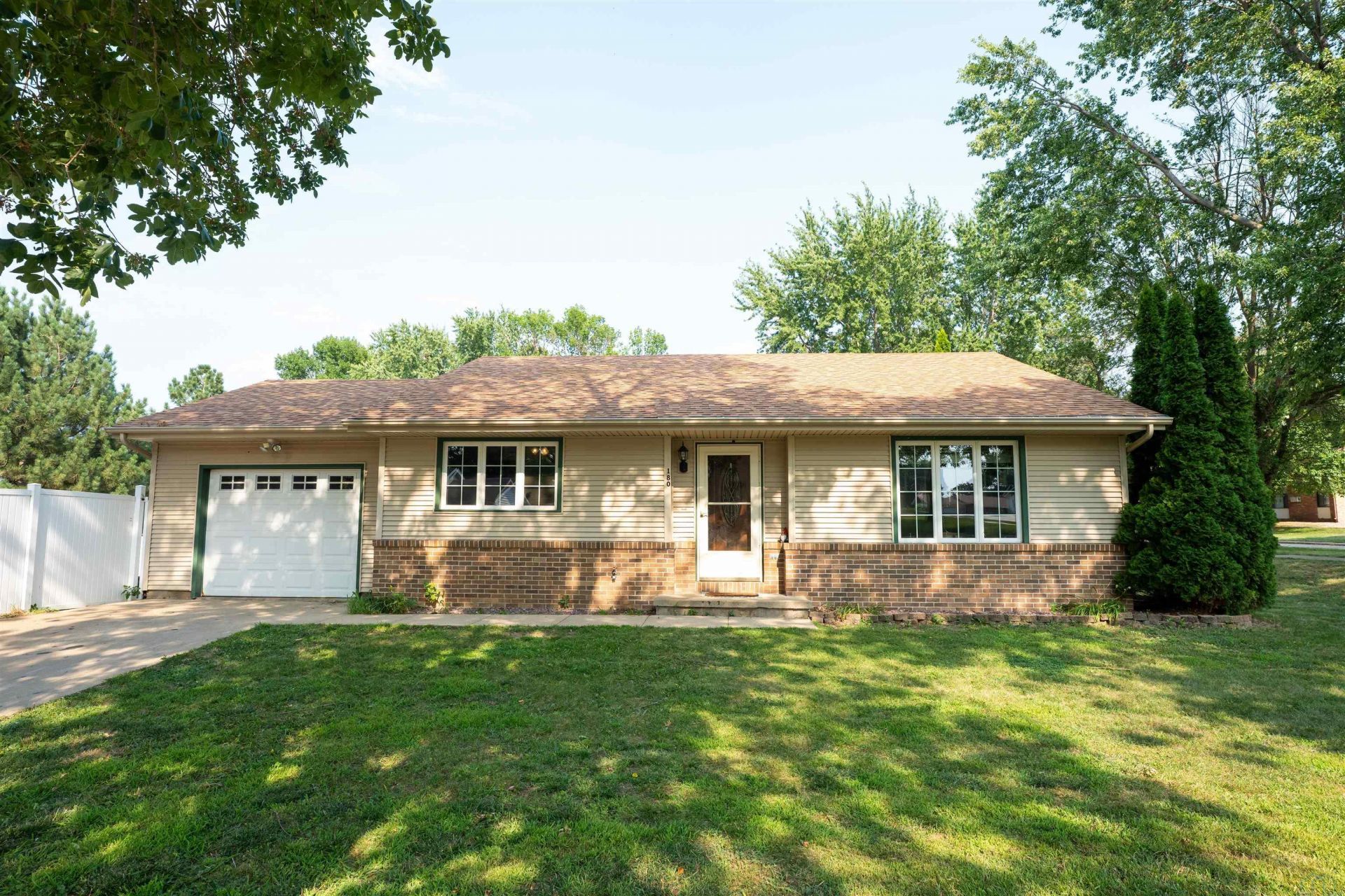 180 11th Avenue Se, Lemars, IA 51031 Main Photo