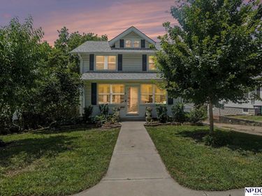 410 N 43 Street, Omaha, NE 68131
