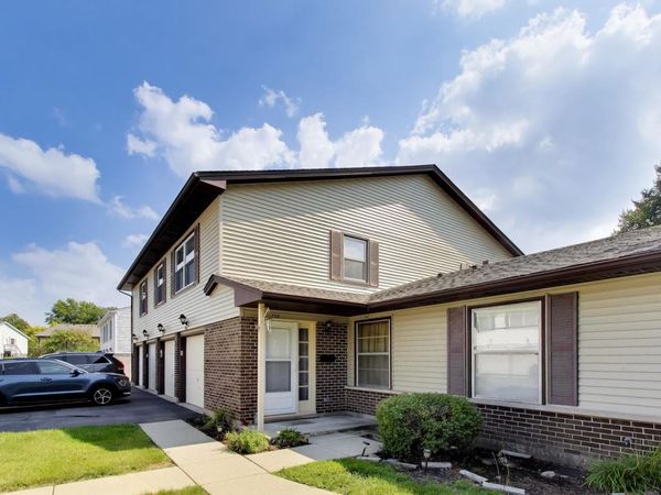 758 Moore Drive , Unit 758, Elk Grove Village, IL 60007