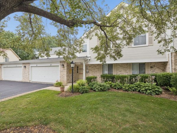 440 Somerset Court, Unit D, Aurora, IL 60504