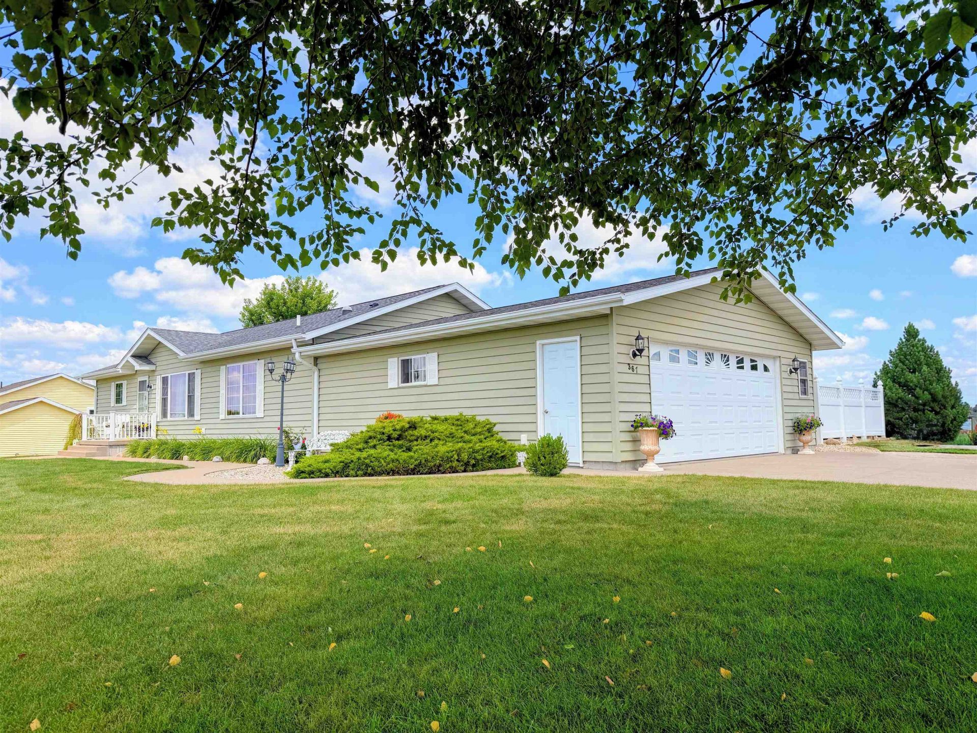 367 Highpointe Loop, Mcgregor, IA 52157 Main Photo