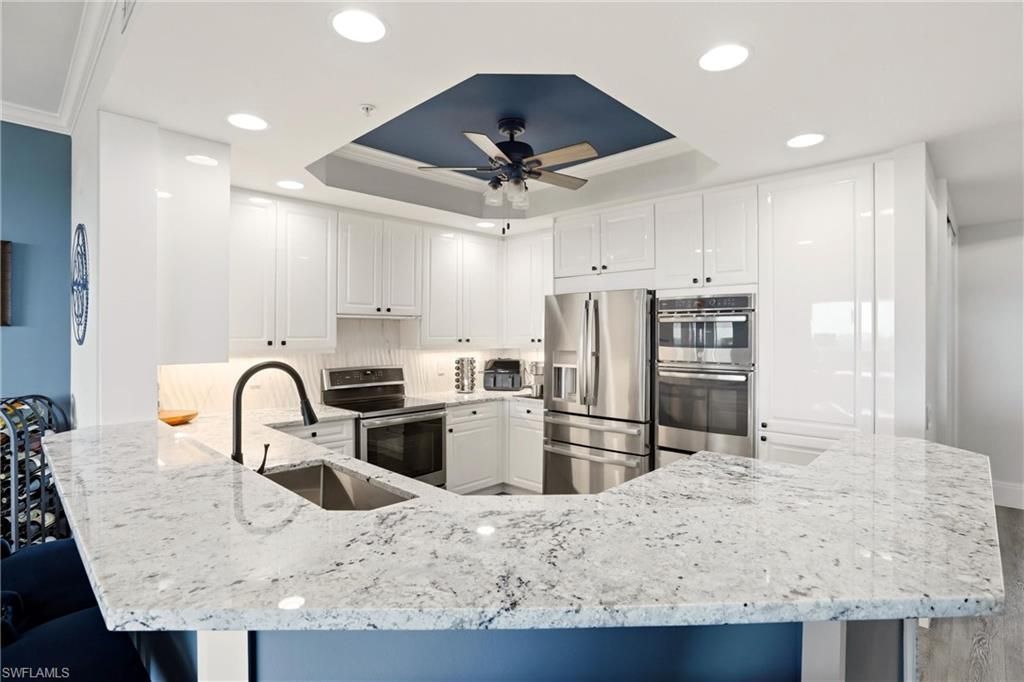 425 Cove Tower Dr, Unit 1002, Naples, FL 34110 Photo