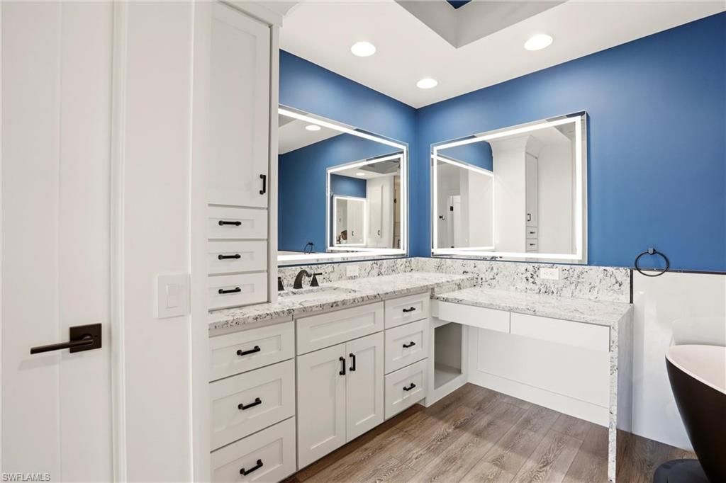 425 Cove Tower Dr, Unit 1002, Naples, FL 34110 Photo