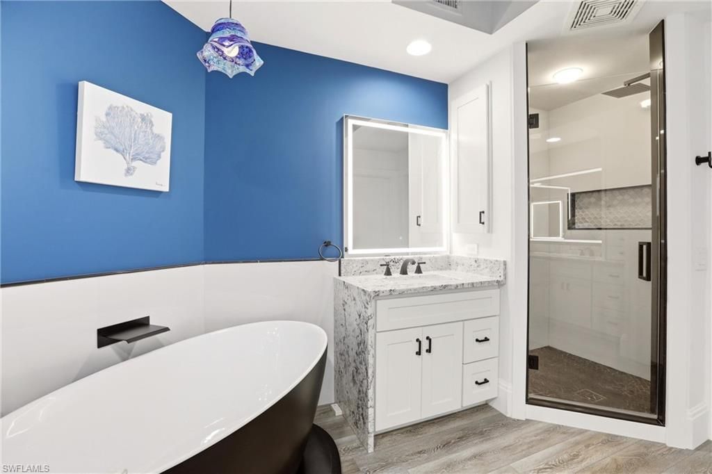 425 Cove Tower Dr, Unit 1002, Naples, FL 34110 Photo
