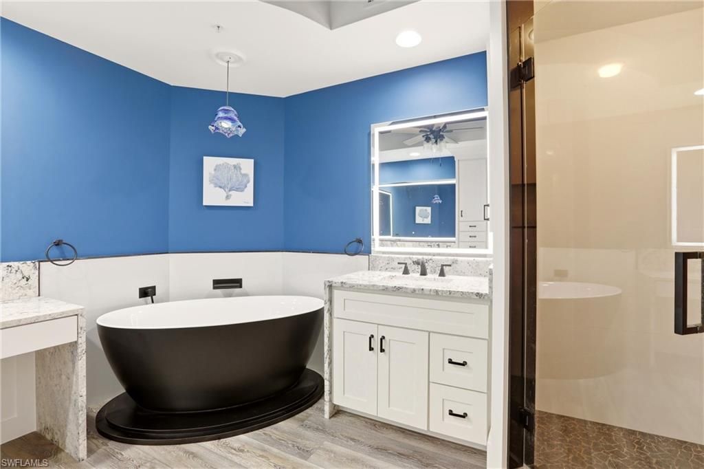 425 Cove Tower Dr, Unit 1002, Naples, FL 34110 Photo