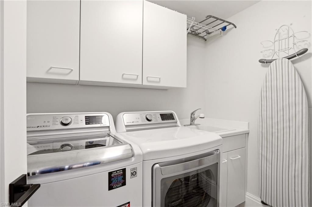425 Cove Tower Dr, Unit 1002, Naples, FL 34110 Photo