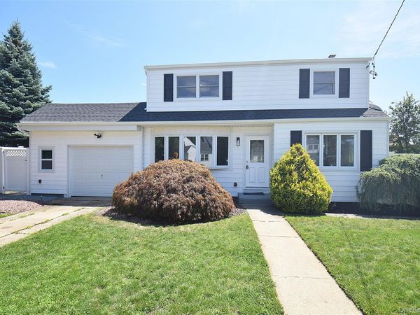 112 Raynor Street , West Babylon, NY 11704