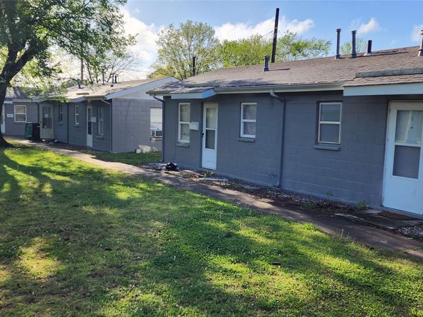 815 Mission Avenue , Tahlequah, OK 74464