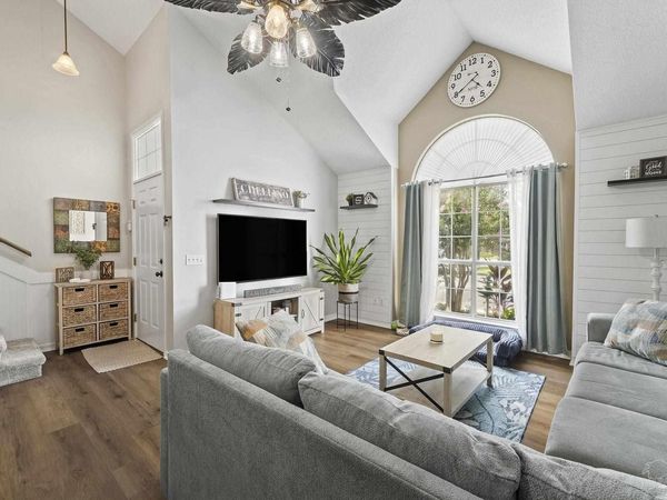 1364 Redwood Ln, Gulf Breeze, FL 32563
