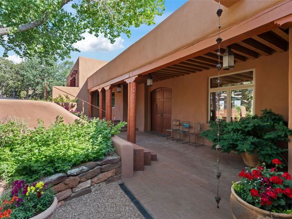 1014 Sierra Del Norte , Santa Fe, NM 87501
