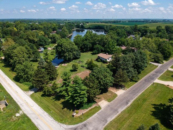 8264 Sunset Road , Carlock, IL 61725