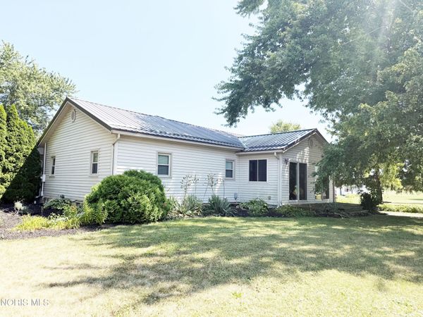 6543 N County Road 5 , Fostoria, OH 44830