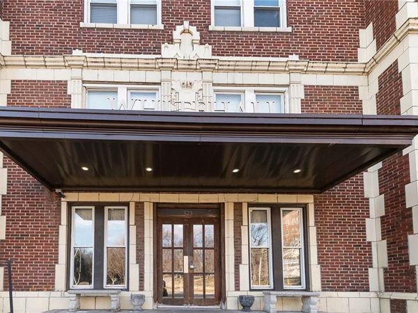 323 Emanuel Cleaver II Boulevard, Unit 8C, Kansas City, MO 64112