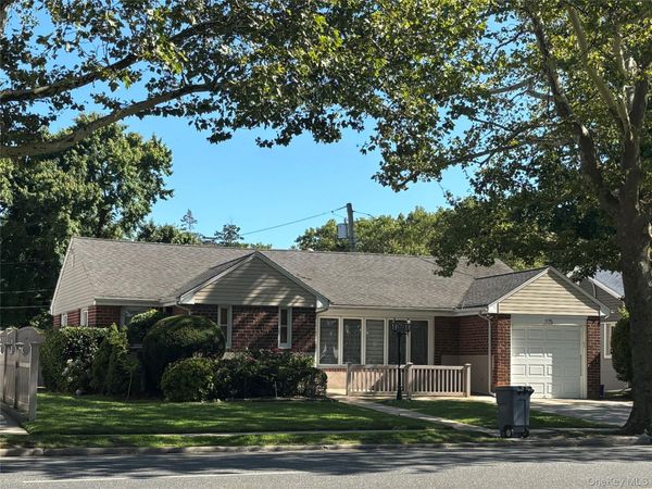 375 Peninsula Boulevard, Lynbrook, NY 11563