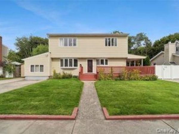 79 Elizabeth Drive , Bethpage, NY 11714