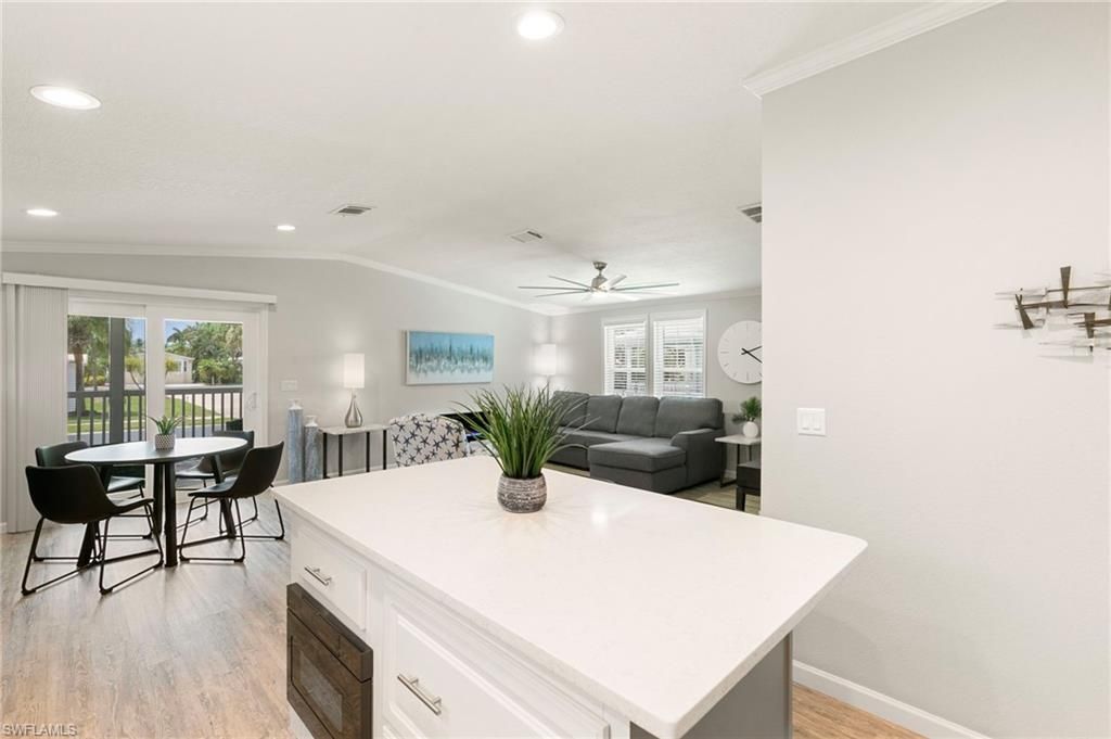 1366 Diamond Lake Cir, Naples, FL 34114 Photo