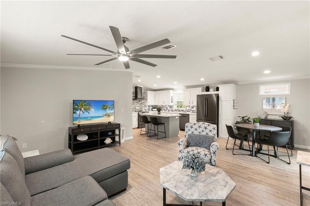 1366 Diamond Lake Cir, Naples, FL 34114 Photo