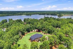 584 Southgate Drive photo 4