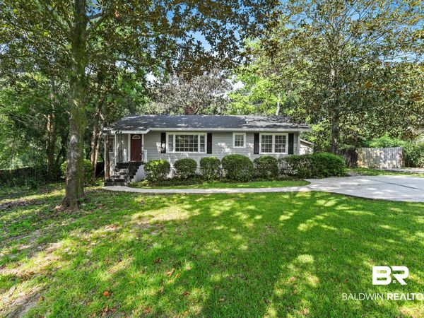 1009 W Pinewood Dr, Mobile, AL 36618