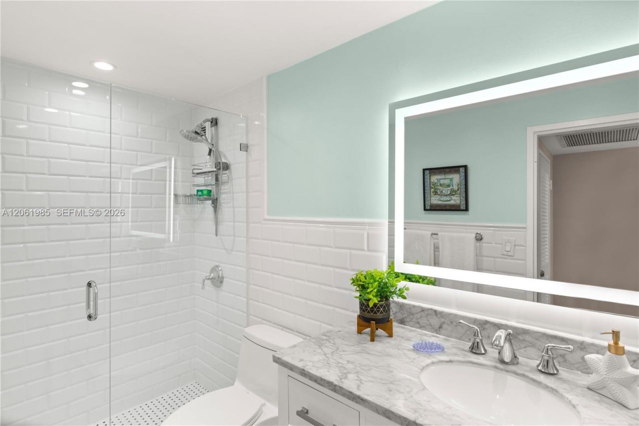5601 Collins Ave , Unit 1216, Miami Beach, FL 33140 Photo