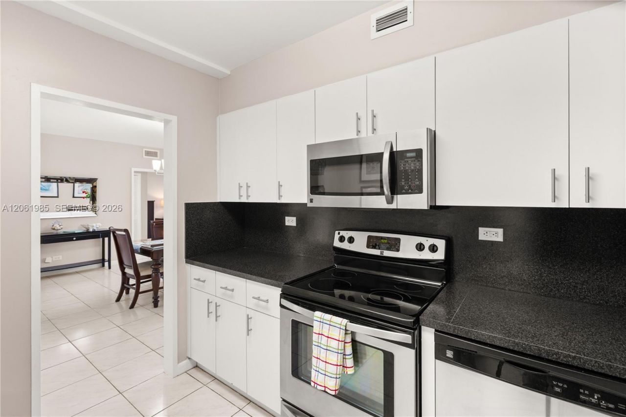 5601 Collins Ave, Unit 1216, Miami Beach, FL 33140 Photo