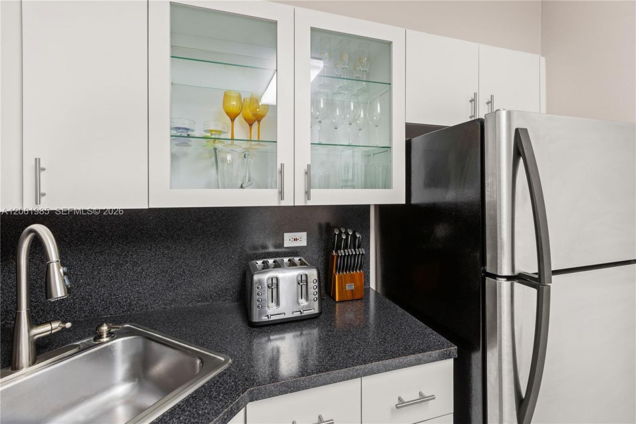 5601 Collins Ave , Unit 1216, Miami Beach, FL 33140 Photo