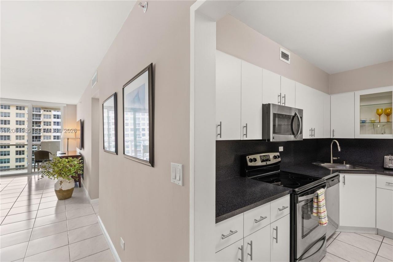 5601 Collins Ave , Unit 1216, Miami Beach, FL 33140 Photo