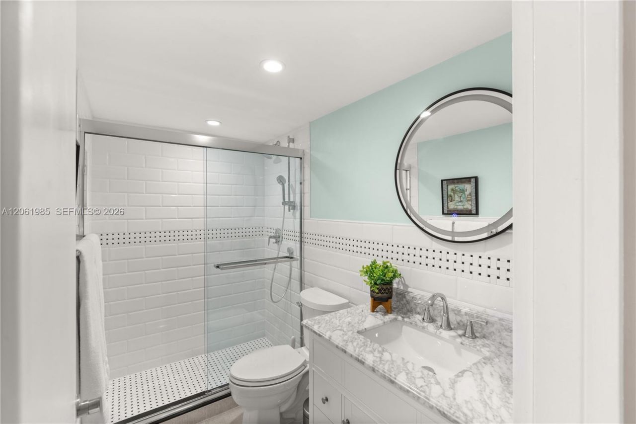 5601 Collins Ave , Unit 1216, Miami Beach, FL 33140 Photo