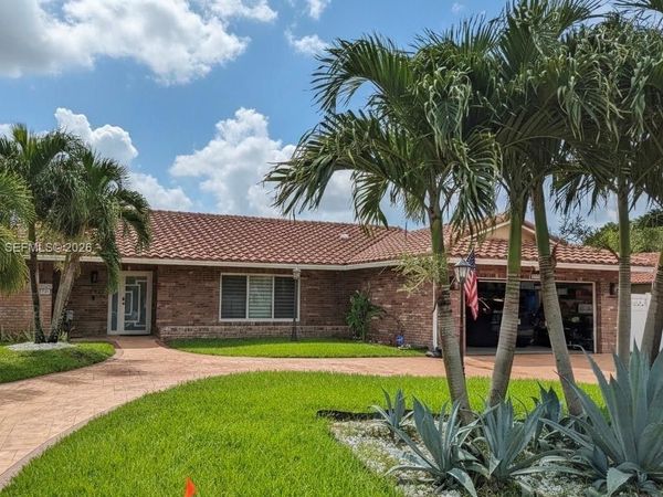 8697 NW 1st St, Coral Springs, FL 33071
