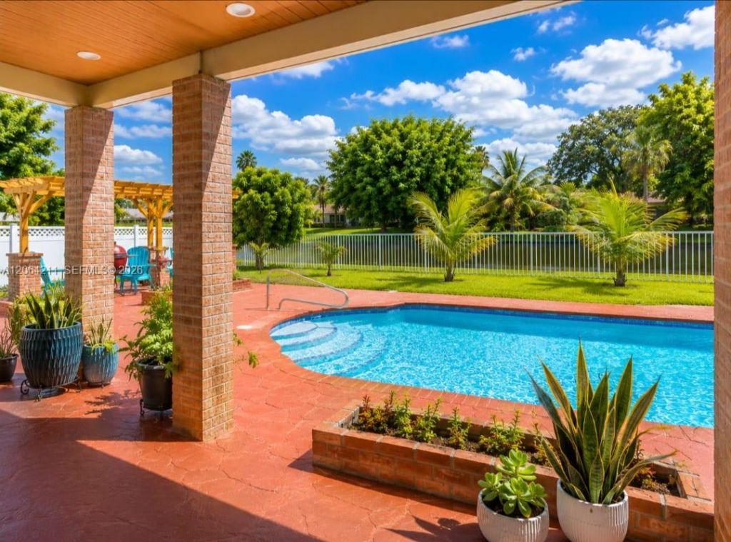 8697 NW 1st St, Coral Springs, FL 33071 Photo