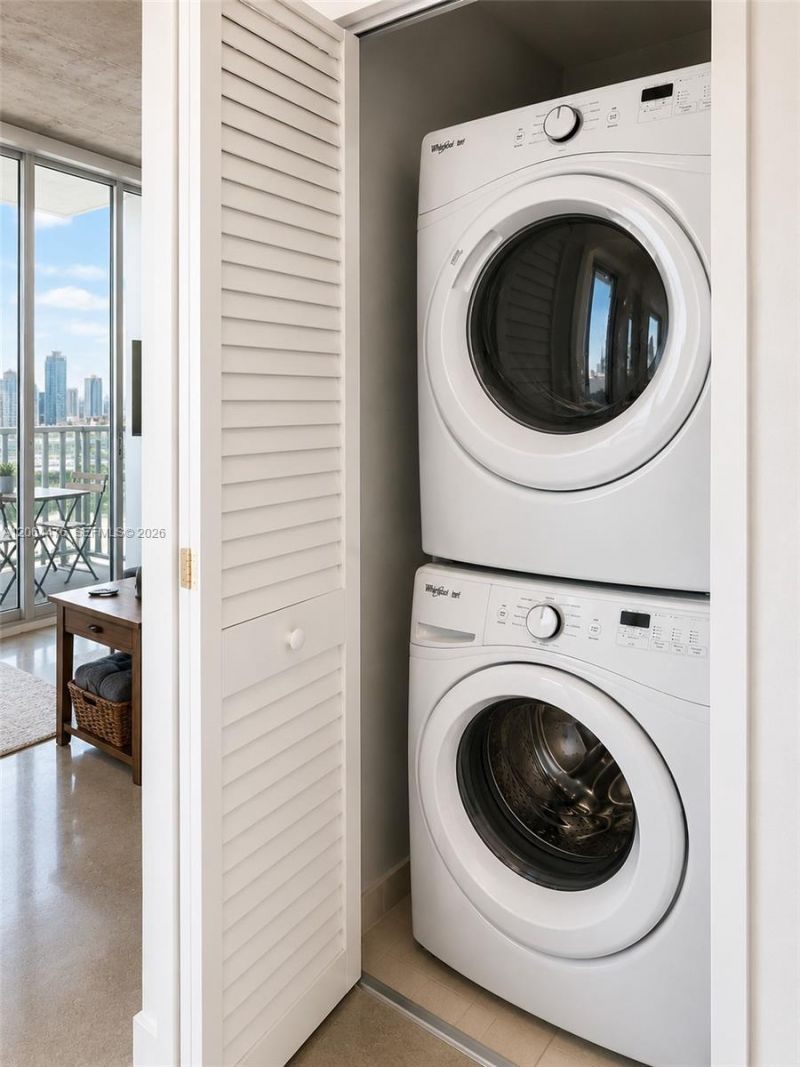 151 SE 1 St, Unit 2406, Miami, FL 33131 Photo