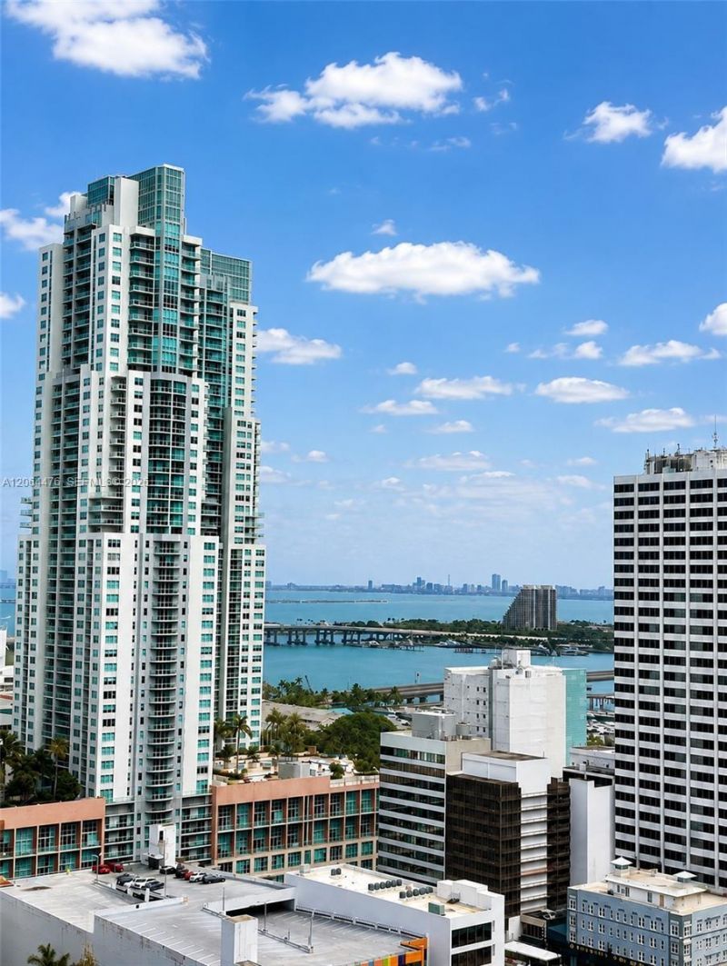 151 SE 1 St, Unit 2406, Miami, FL 33131 Photo
