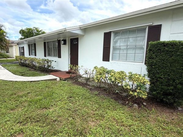 19480 Dakota Ct, Boca Raton, FL 33434