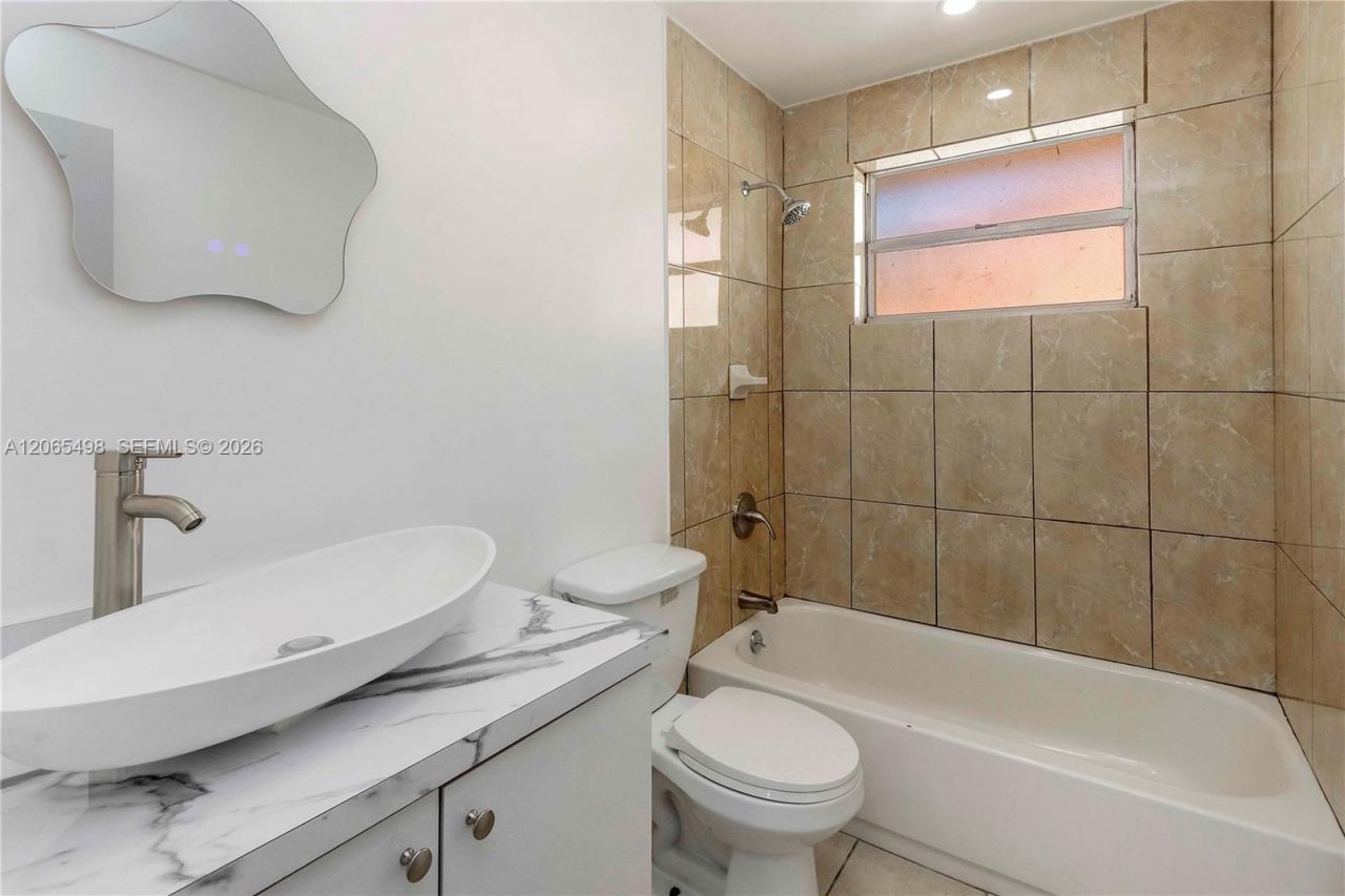 642 E 2nd Ave, Unit A, Hialeah, FL 33010 Photo