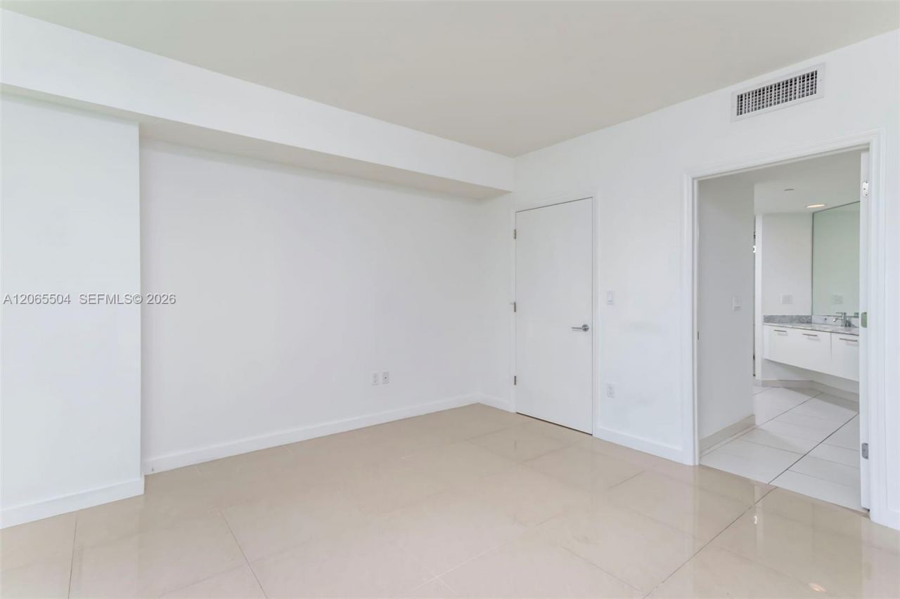 500 Brickell Ave , Unit 401, Miami, FL 33131 Photo