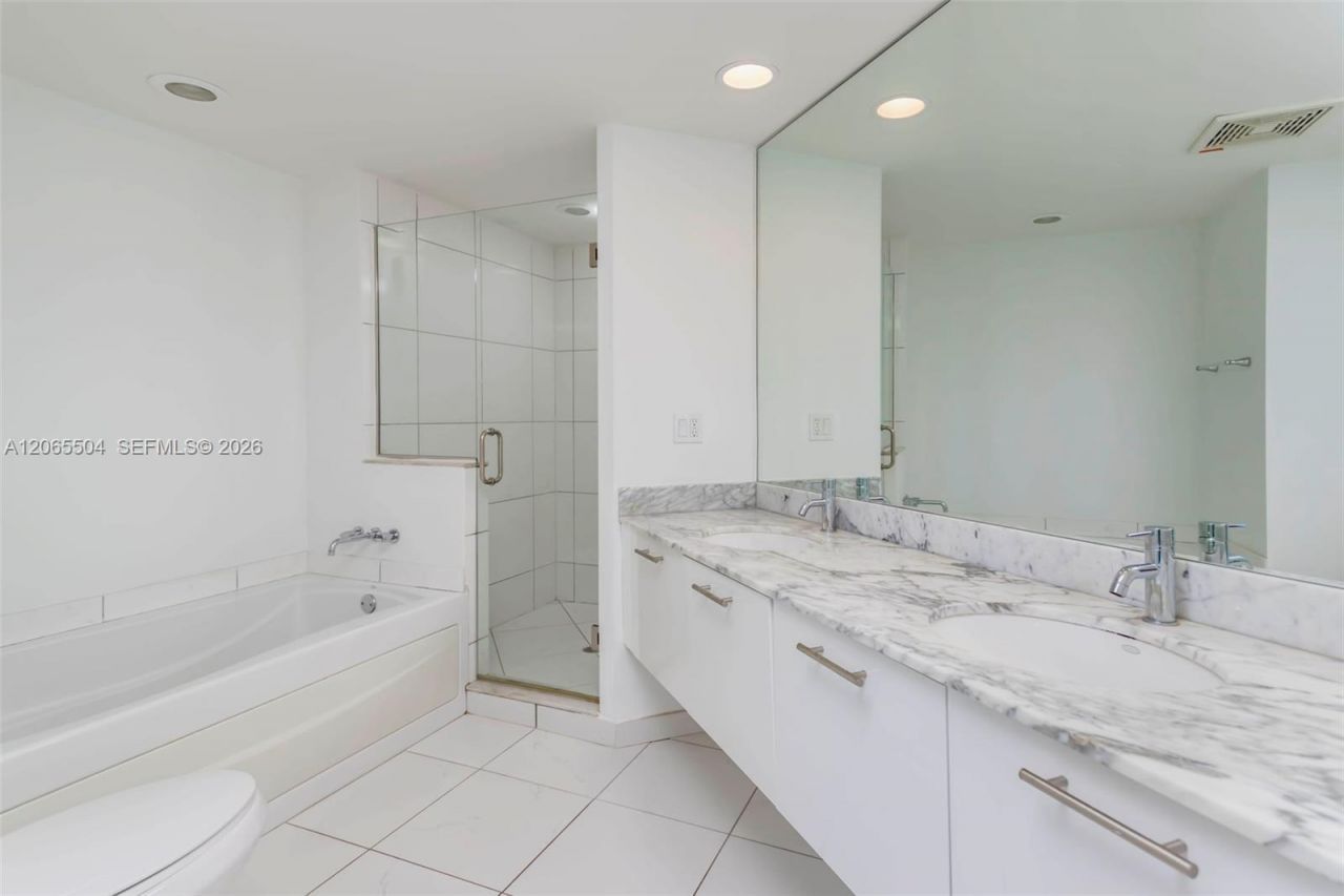 500 Brickell Ave , Unit 401, Miami, FL 33131 Photo